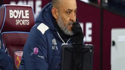 “德甲焦点战：斯图加特补时平局收场，勒沃库森延续不败神话”